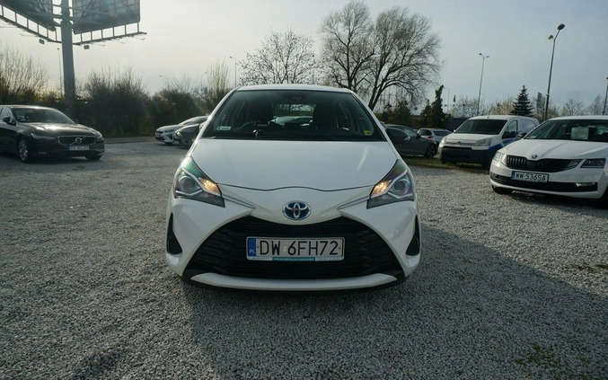 Toyota Yaris cena 48400 przebieg: 99445, rok produkcji 2019 z Knurów małe 529